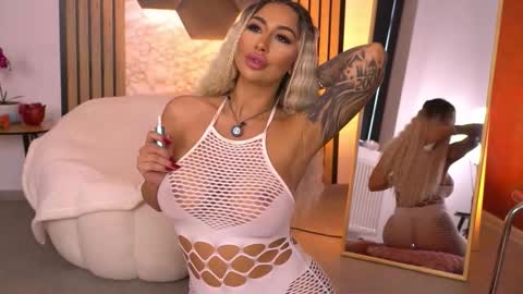 GoldenAmberX online show from February 2026 05:57:01 AM