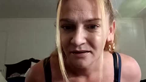 Snapshot of goldendoll1704 chatting on June 2026 04:31:02 PM goldendoll1704 online show from June 2026 04:31:02 PM