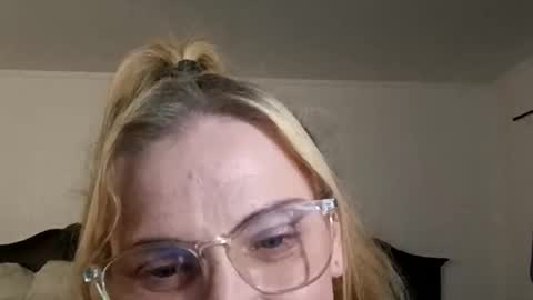 Snapshot of goldendoll1704 chatting on June 2026 01:28:02 AM goldendoll1704 online show from June 2026 01:28:02 AM
