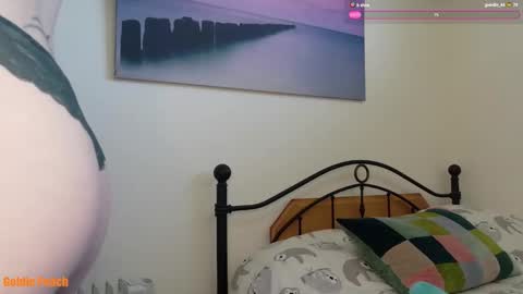 Snapshot of goldie_peach chatting on September 2025 12:30:01 PM Goldie online show from September 2025 12:30:01 PM