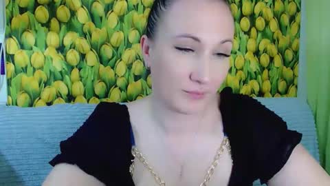 Snapshot of goldmoonn chatting on April 2026 02:15:02 PM goldmoonn online show from April 2026 02:15:02 PM