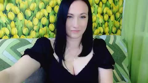 Snapshot of goldmoonn chatting on April 2026 05:17:01 PM goldmoonn online show from April 2026 05:17:01 PM