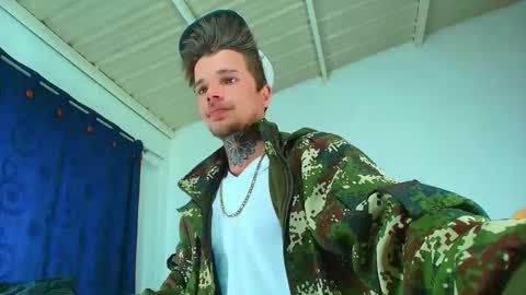 Goldy Loyal93 online show from September 2025 10:42:01 PM