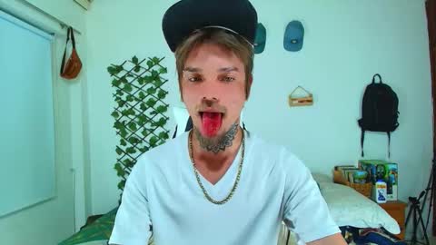 Snapshot of goldy_loyal99 chatting on February 2026 07:12:01 AM Goldy Loyal93 online show from February 2026 07:12:01 AM