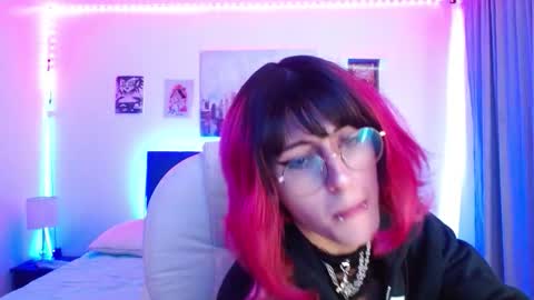 goth_minerva online show from December 2025 01:31:01 PM