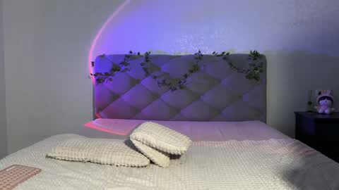 Snapshot of gracefulcharm_ chatting on May 2026 11:01:04 PM Daria online show from May 2026 11:01:04 PM