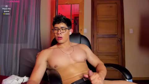 Snapshot of grayandrews chatting on June 2026 02:53:01 AM grayandrews online show from June 2026 02:53:01 AM