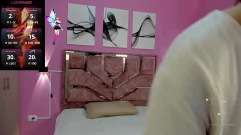 green_lov online show from November 2025 12:15:01 PM