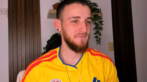 Juan online show from December 2025 12:04:01 AM