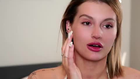 Kelly online show from October 2025 01:06:02 PM