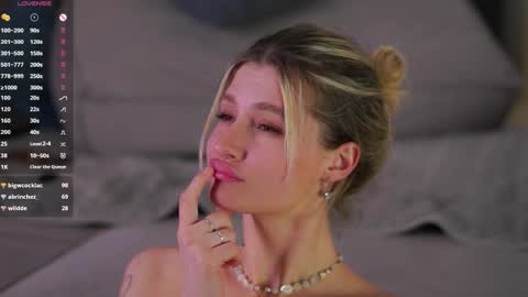 Kelly online show from April 2026 07:58:02 PM