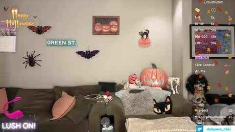 Snapshot of greenxxxqueen chatting on September 2025 04:06:02 AM SexQueen Nikki online show from September 2025 04:06:02 AM