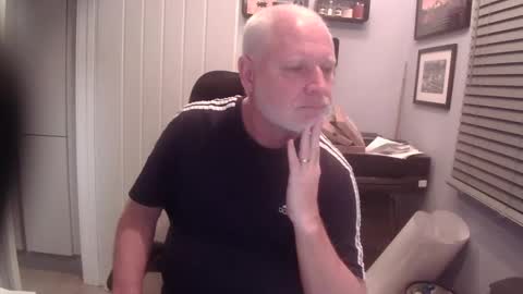 greyfox_6000 online show from February 2025 11:19:02 PM