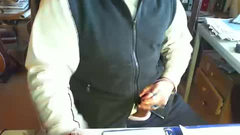 Snapshot of greyhounddog chatting on January 2025 09:40:02 AM greyhounddog online show from January 2025 09:40:02 AM