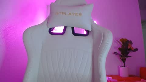 daphne online show from February 2025 06:42:01 AM