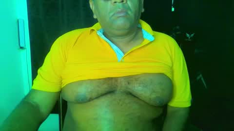 Snapshot of gryzzlybear chatting on November 2025 04:34:02 PM BEARGRYZZLY online show from November 2025 04:34:02 PM