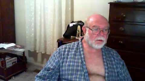 Snapshot of gtnolder60 chatting on May 2026 01:33:02 AM Gary online show from May 2026 01:33:02 AM
