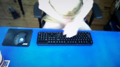 Snapshot of guesswhatigot2 chatting on July 2026 06:06:02 AM guesswhatigot2 online show from July 2026 06:06:02 AM