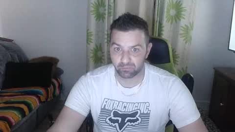 Snapshot of guillaume666286050 chatting on April 2026 08:12:02 AM guillaume666286050 online show from April 2026 08:12:02 AM