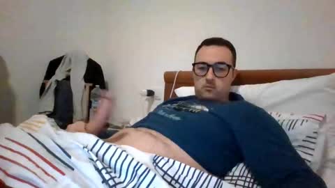 gullit93 online show from April 2026 08:01:02 PM