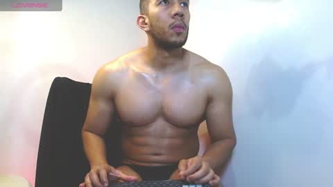 holl latino online show from July 2026 07:05:02 PM