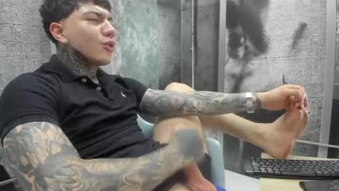 Snapshot of gury_tattoo chatting on May 2026 07:32:02 PM Gury online show from May 2026 07:32:02 PM