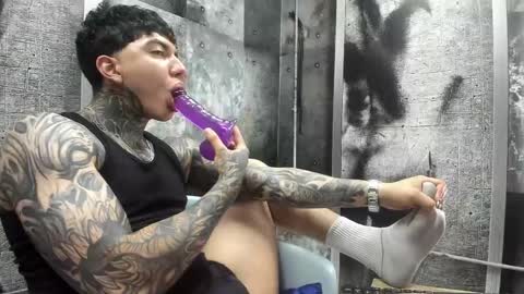 Snapshot of gury_tattoo chatting on May 2026 07:11:02 PM Gury online show from May 2026 07:11:02 PM