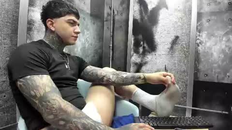Snapshot of gury_tattoo chatting on June 2026 08:56:02 PM Gury online show from June 2026 08:56:02 PM