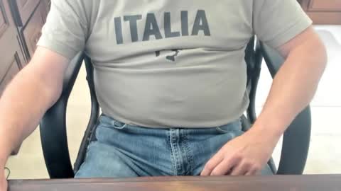 Snapshot of guygdr chatting on November 2025 04:18:02 PM Guy online show from November 2025 04:18:02 PM