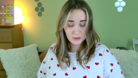 Snapshot of gwen_lady chatting on January 2025 06:19:02 PM Sweety Kitty online show from January 2025 06:19:02 PM