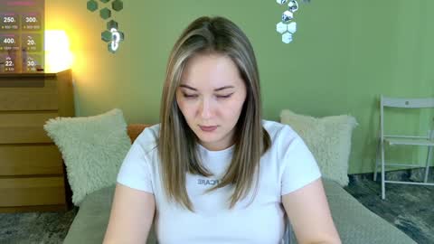 Snapshot of gwen_lady chatting on January 2025 04:06:02 PM Sweety Kitty online show from January 2025 04:06:02 PM