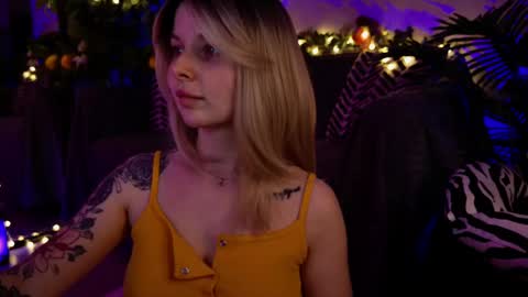 gwenhilton online show from February 2025 05:48:01 AM