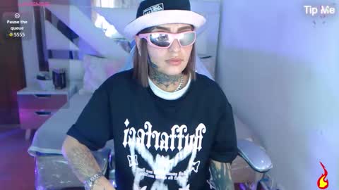 gyal_8_ online show from October 2025 09:24:02 PM