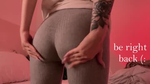 Snapshot of h2h0e chatting on December 2024 07:57:02 PM Lana online show from December 2024 07:57:02 PM