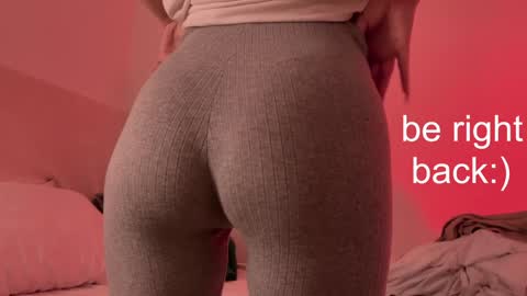 Snapshot of h2h0e chatting on January 2025 11:27:02 PM Lana online show from January 2025 11:27:02 PM