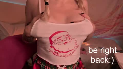 Snapshot of h2h0e chatting on February 2025 07:07:01 PM Lana online show from February 2025 07:07:01 PM