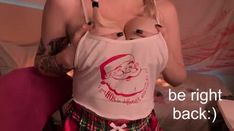 Snapshot of h2h0e chatting on February 2025 08:11:01 PM Lana online show from February 2025 08:11:01 PM