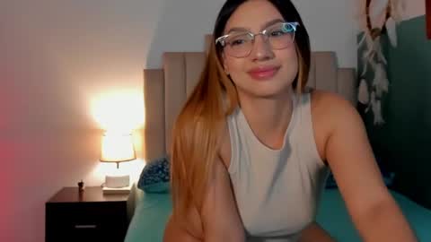 Snapshot of h3y_mia3 chatting on May 2026 03:14:02 AM Paulina online show from May 2026 03:14:02 AM