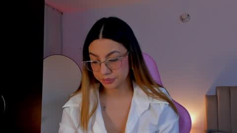 Snapshot of h3y_mia3 chatting on July 2026 01:58:33 AM Paulina online show from July 2026 01:58:33 AM