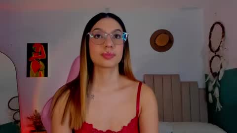 Snapshot of h3y_mia3 chatting on August 2026 03:16:01 AM Paulina online show from August 2026 03:16:01 AM