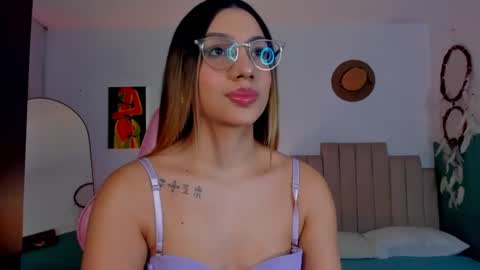 Snapshot of h3y_mia3 chatting on August 2026 02:59:01 AM Paulina online show from August 2026 02:59:01 AM