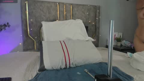 haileystonei online show from September 2025 11:32:02 AM