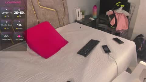 haileystonei online show from December 2025 11:27:02 AM