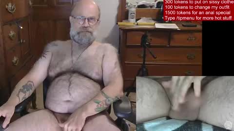 Snapshot of hairydaddybear69 chatting on May 2026 02:17:01 AM HairyDaddyBear69 online show from May 2026 02:17:01 AM