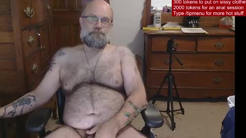 Snapshot of hairydaddybear69 chatting on May 2026 12:44:02 PM HairyDaddyBear69 online show from May 2026 12:44:02 PM