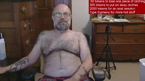 Snapshot of hairydaddybear69 chatting on May 2026 01:56:01 AM HairyDaddyBear69 online show from May 2026 01:56:01 AM