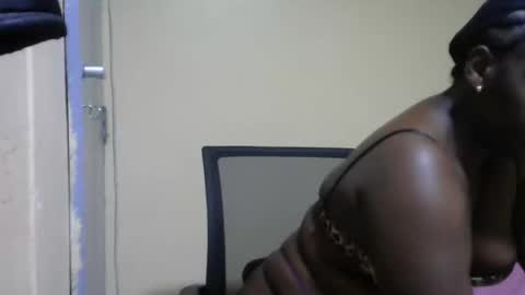 Snapshot of hairypussybigassy001 chatting on February 2025 01:27:01 PM hairypussybigassy001 online show from February 2025 01:27:01 PM
