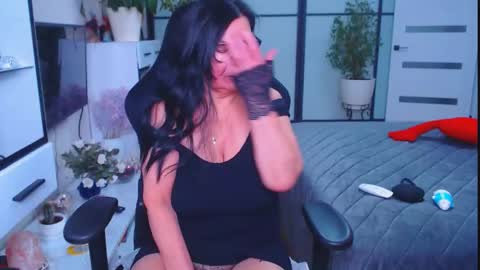 Monika online show from November 2025 09:29:01 AM