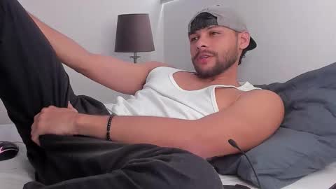 Independent       model  online show from February 2026 09:45:01 PM