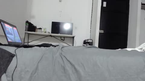 Snapshot of halfenaked17 chatting on November 2025 11:48:01 PM halfenaked17 online show from November 2025 11:48:01 PM